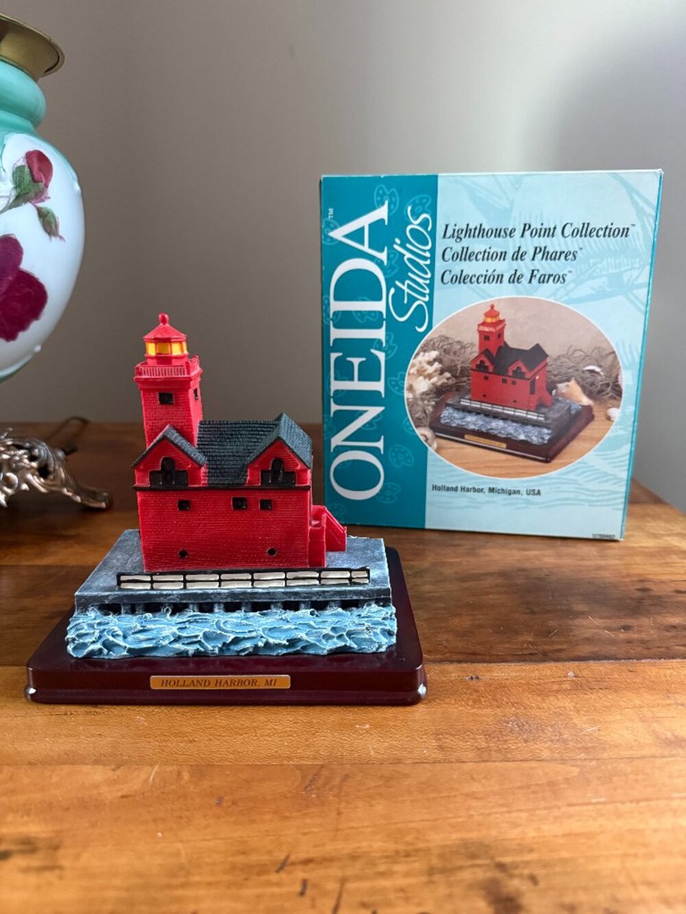 Vintage Oneida Holland Harbor lighthouse figurine with box hand-painted 1998